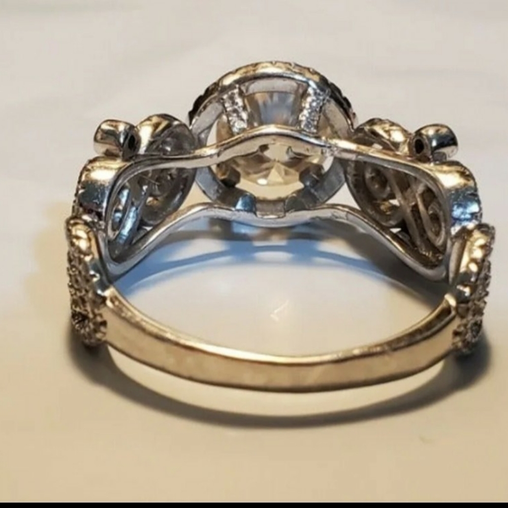 Size 10 7mm White Moissanite. Will test diamond - Picture 3 of 4